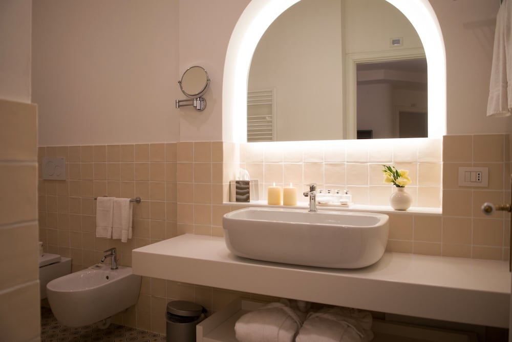 Executive Suite - Photo 4