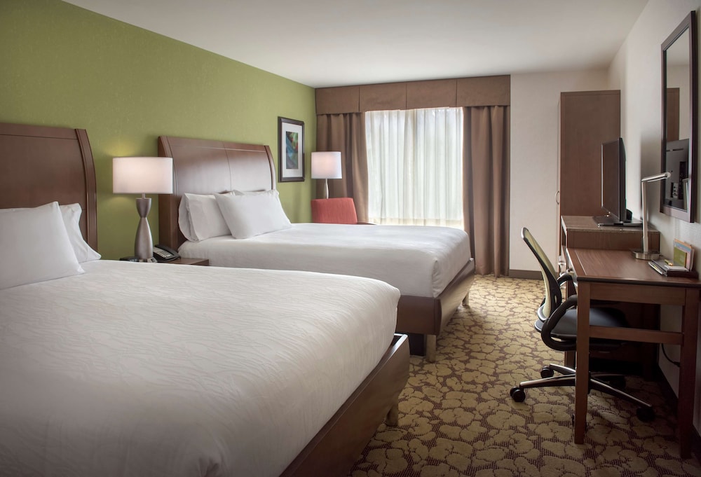 Room, 2 Queen Beds, Accessible (Roll In Shower)