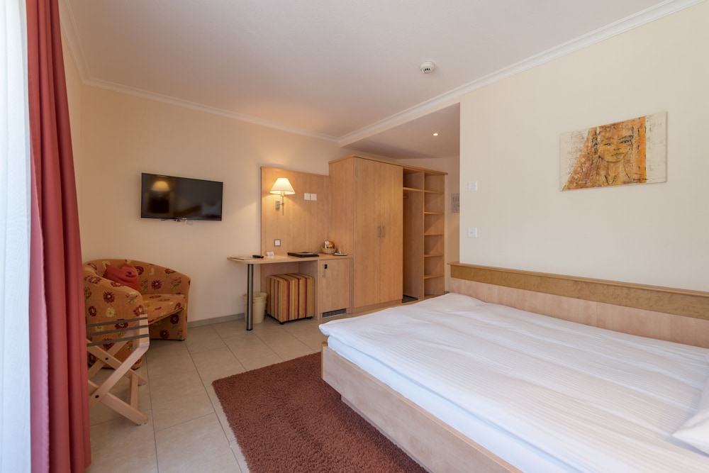 Room, 1 Queen Bed photo 3