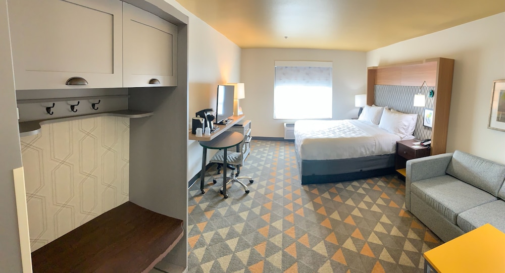 Premium Room, 1 King Bed, Jetted Tub - Photo 2