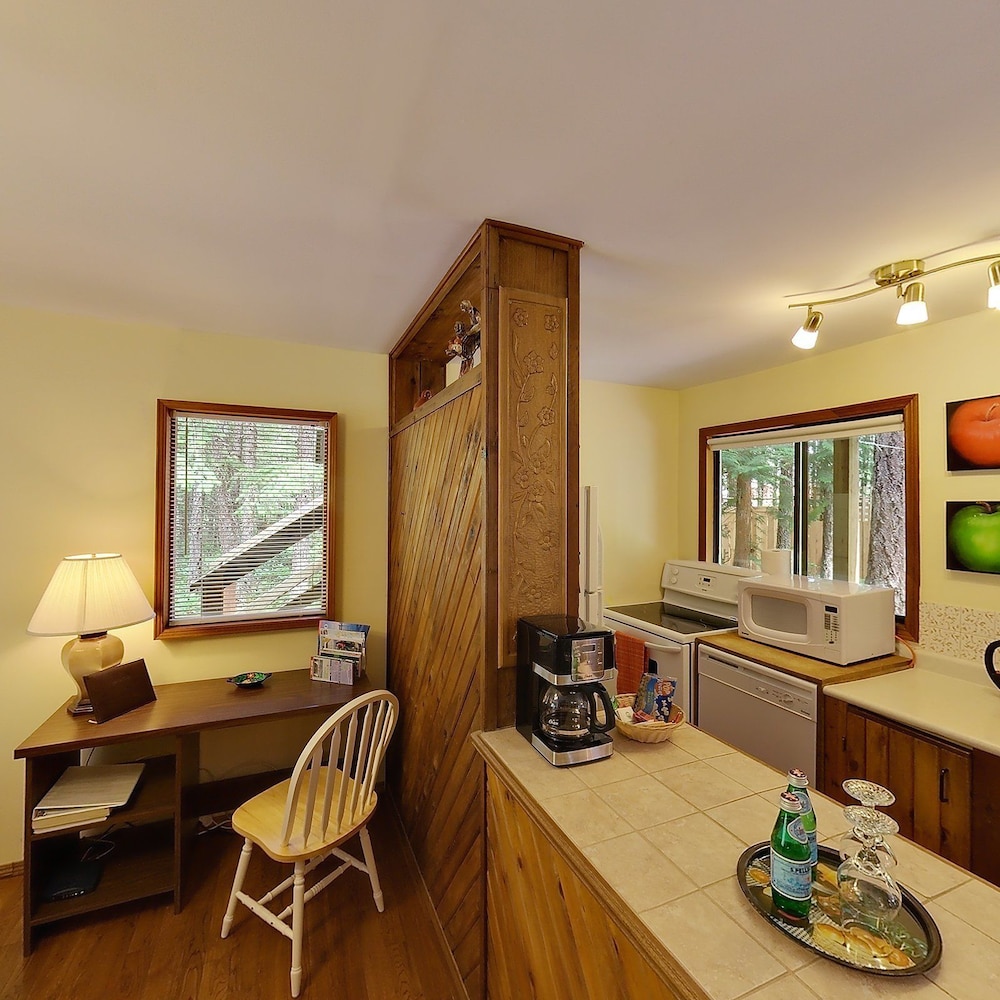 Cottage, 2 Bedrooms, Kitchen (with Loft Staircase) photo 3