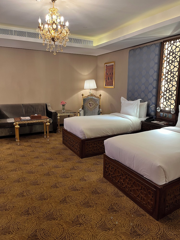 Twin Bed Room