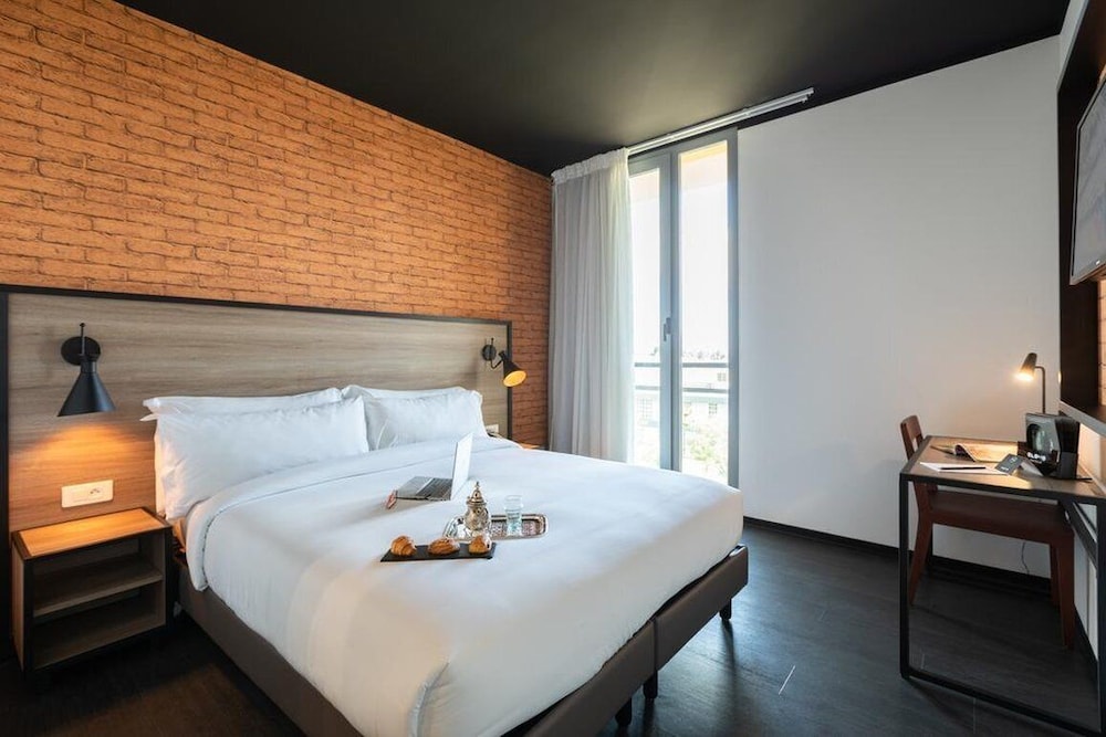 Double Room With Balcony - Photo 2