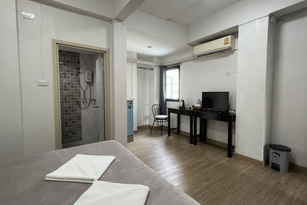 Standard Double Room - Photo 8