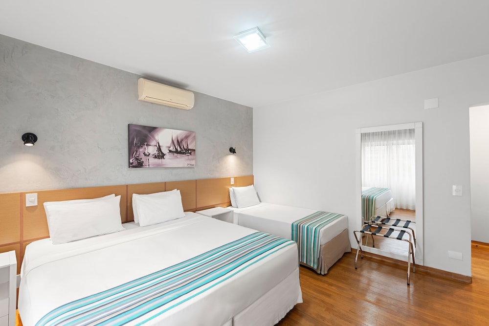 Room - Photo 2