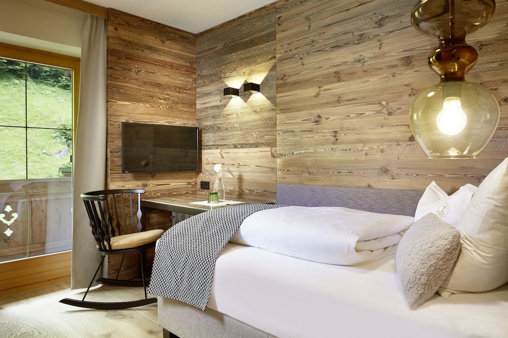 Single Room, Balcony (Mountain One)