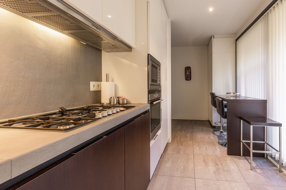 Standard Suite, 2 Bedrooms, Balcony photo 2