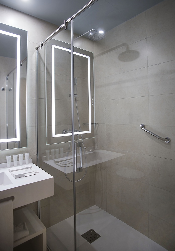 Premium Double Room - Photo 9