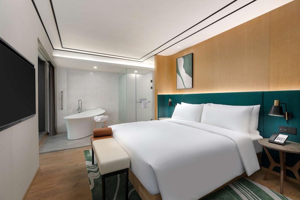 Deluxe Room, 1 King Bed, Lake View - Photo 6