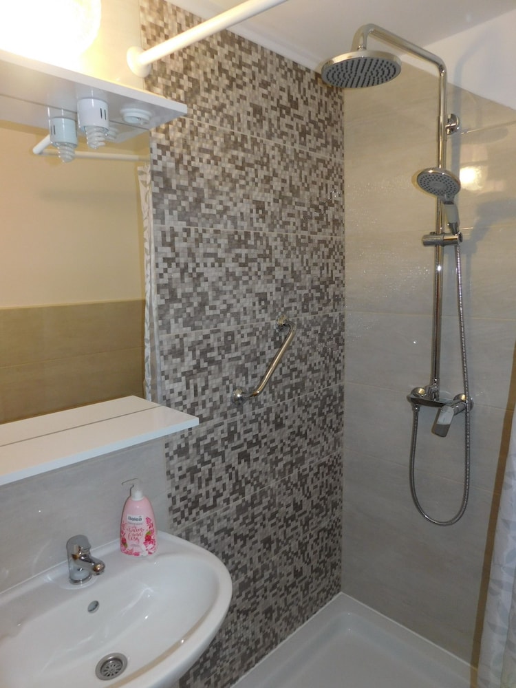 Standard Triple Room, Balcony, Garden View photo 3