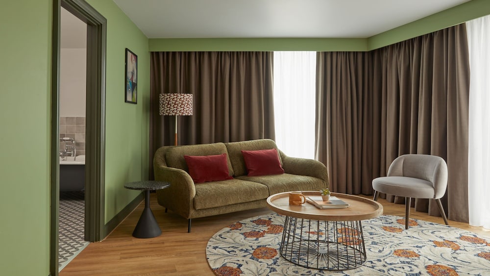 Suite, 1 King Bed (Super King) - Photo 3