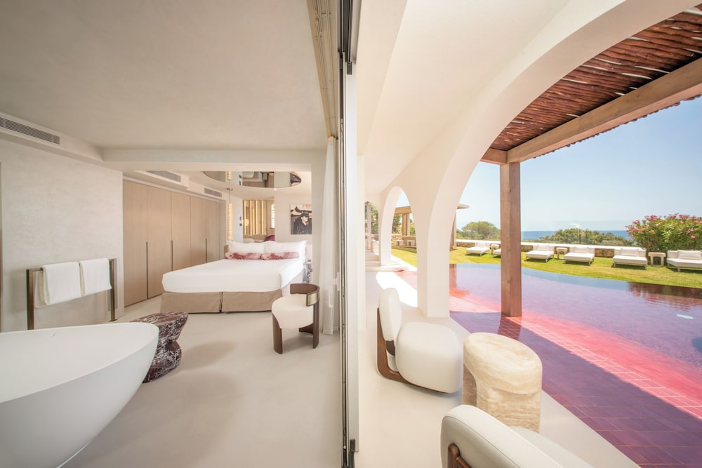 Cherry Suite w/XL Pool photo 3