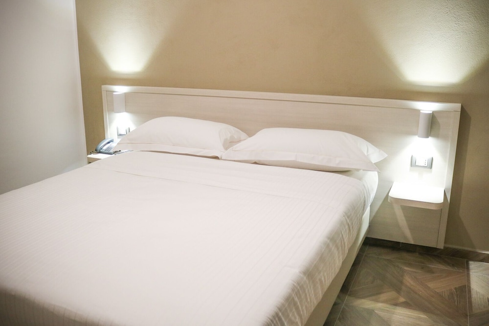 Standard Double Room - Photo 3