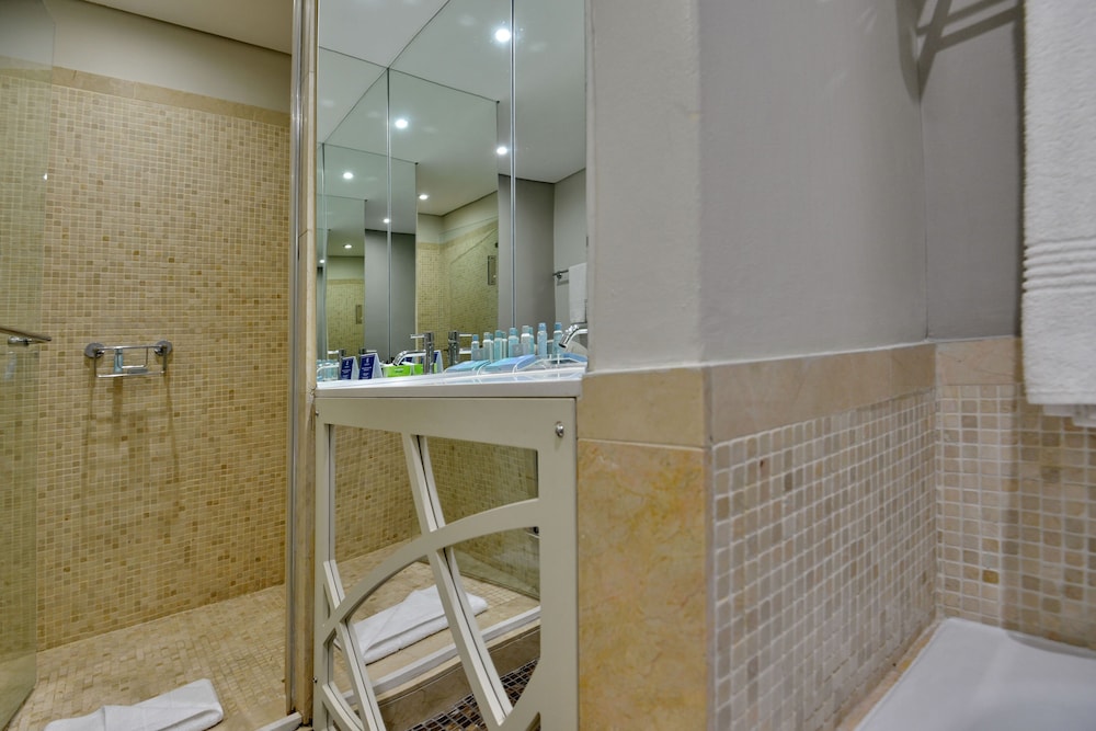 Full Sea Facing King or Twin Room - Photo 10