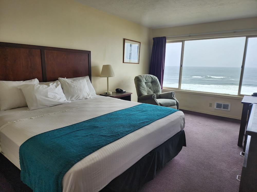 Ocean View Studio, 1 King Bed (Stairs/Pets)
