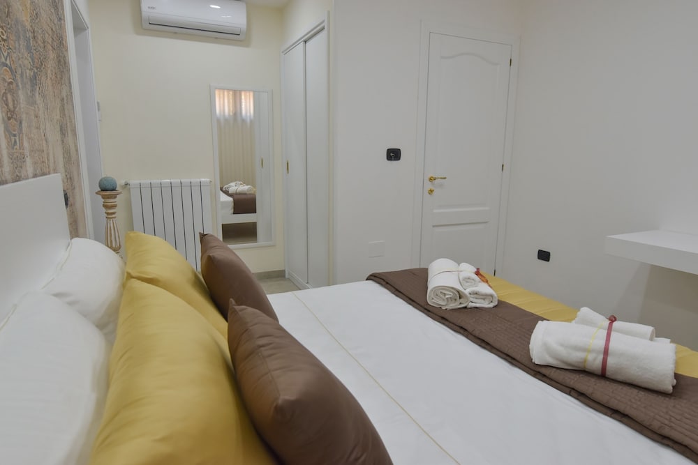 Standard Room, 1 Queen Bed, Non Smoking photo 2