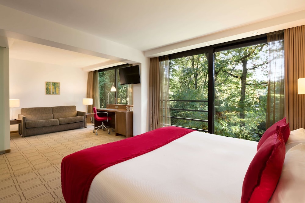 Executive Room (with Sofabed) - Photo 2