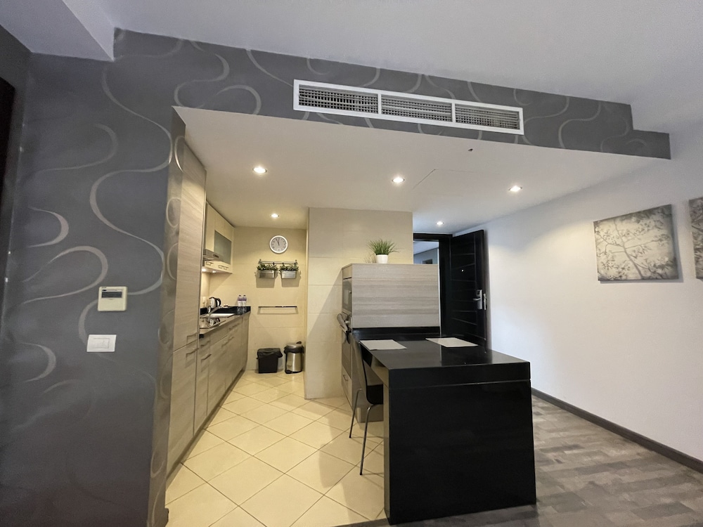 Deluxe King Studio Apartment