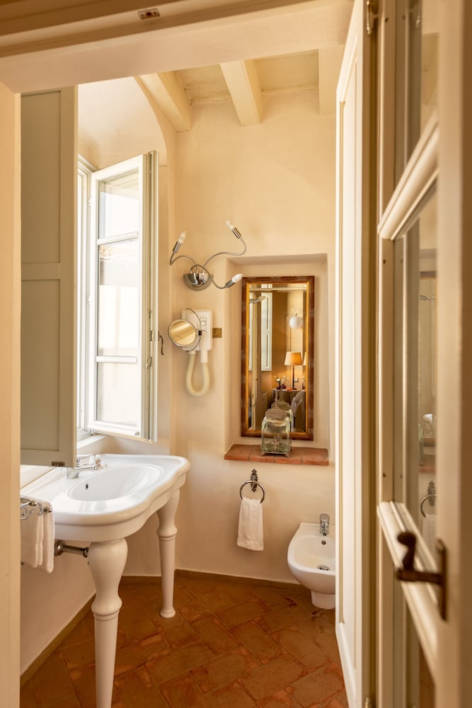 Classic Double Room - Photo 9