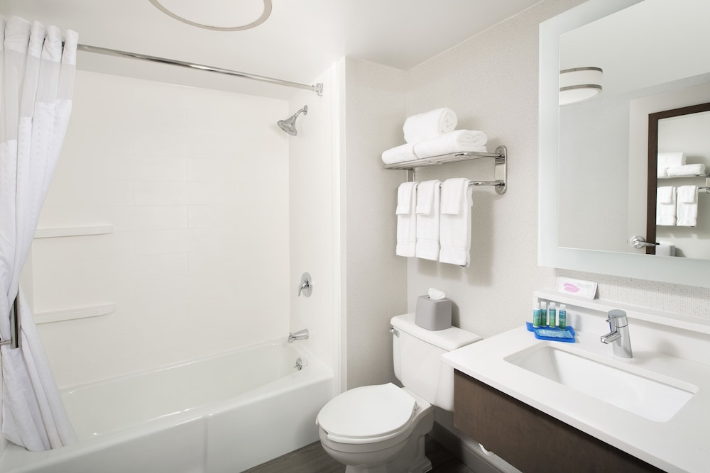 Standard Room, 2 Queen Beds, Accessible (Communications Accessible) - Photo 9