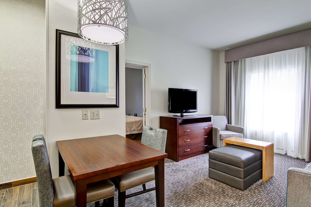 Premium Suite, 1 King Bed, Accessible, Bathtub - Photo 6