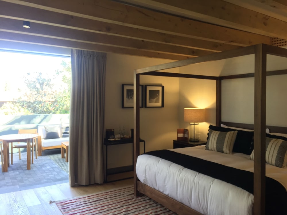 Suite 7 photo 2