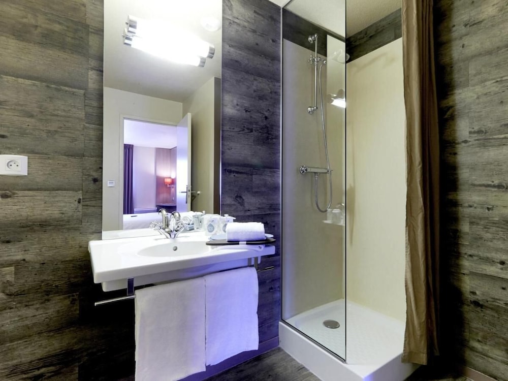 Standard Double Room with twin beds photo 2