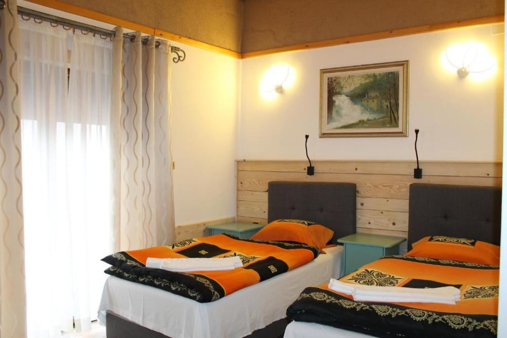 Basic Double Room, 1 Double Bed photo 2
