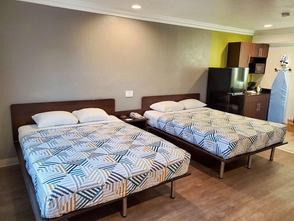 Standard Room, 2 Queen Beds, Non Smoking, Kitchenette - Photo 3
