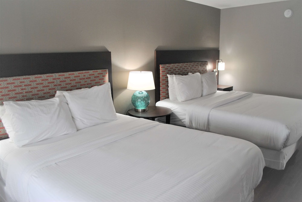 Standard Room, 2 Queen Beds, Non Smoking, Refrigerator & Microwave (Shower Only) - Photo 1