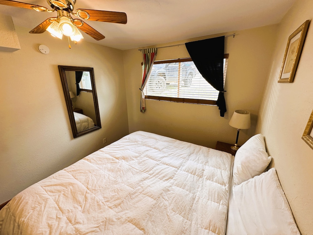 Comfort Condo, 2 Bedrooms, Kitchen, Lake View