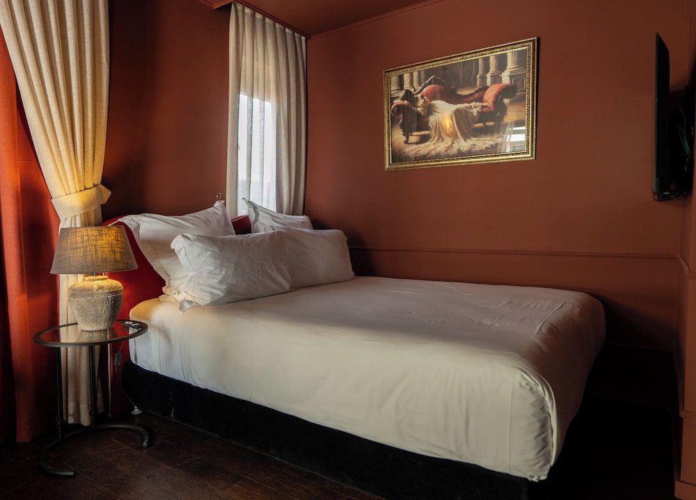 Deluxe Room, City View - Photo 3