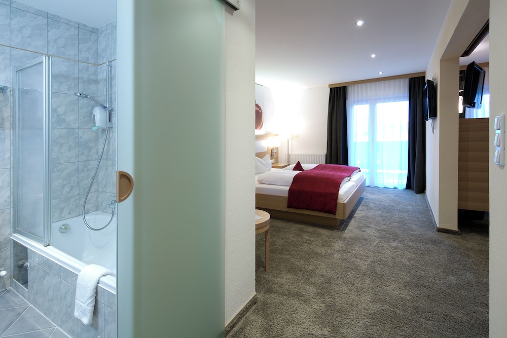 Suite, Lake View photo 2