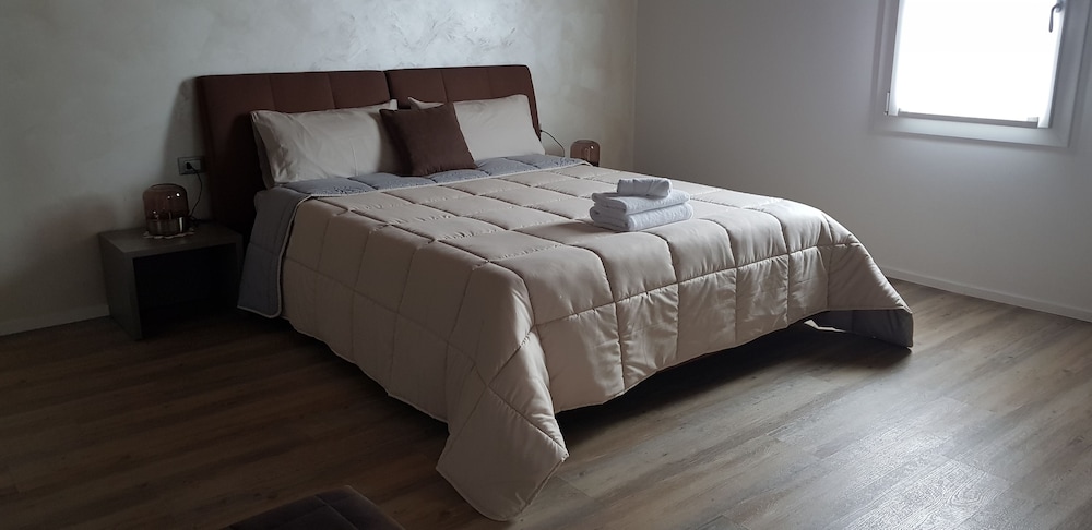Family Suite, 1 Queen Bed with Sofa bed, Courtyard View photo 1