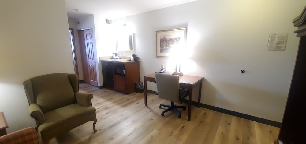 Suite, 1 King Bed, Non Smoking - Photo 9