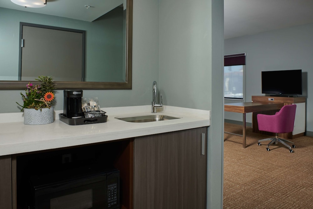 Suite, 1 King Bed, Non Smoking - Photo 4