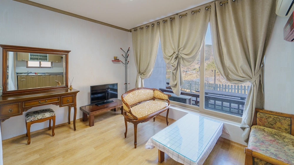 Basic Room, 1 Bedroom (Romantic Room 103)