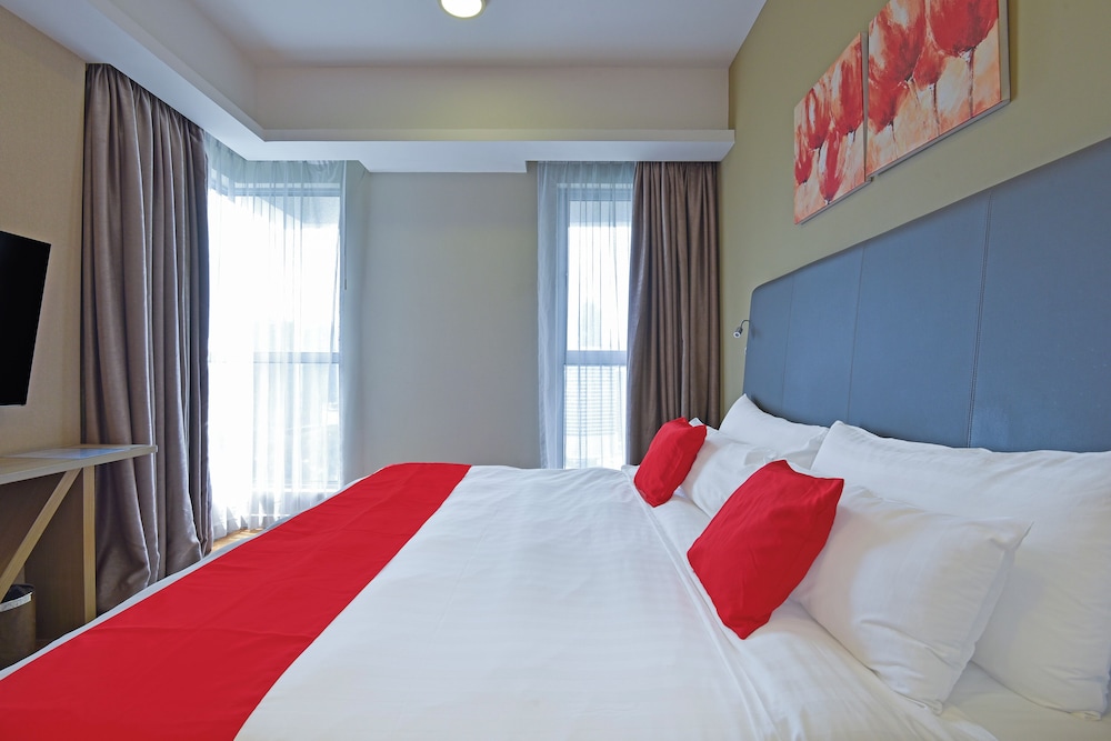 One Bedroom Suite - Twin Tower with Pool View