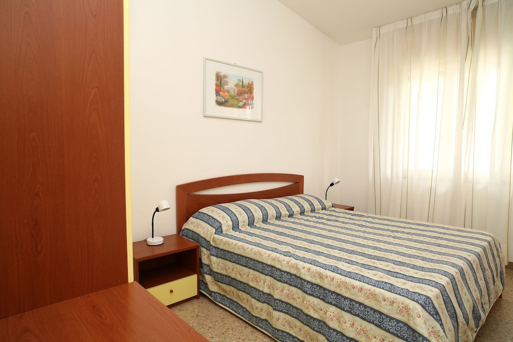 Apartment (D-7)