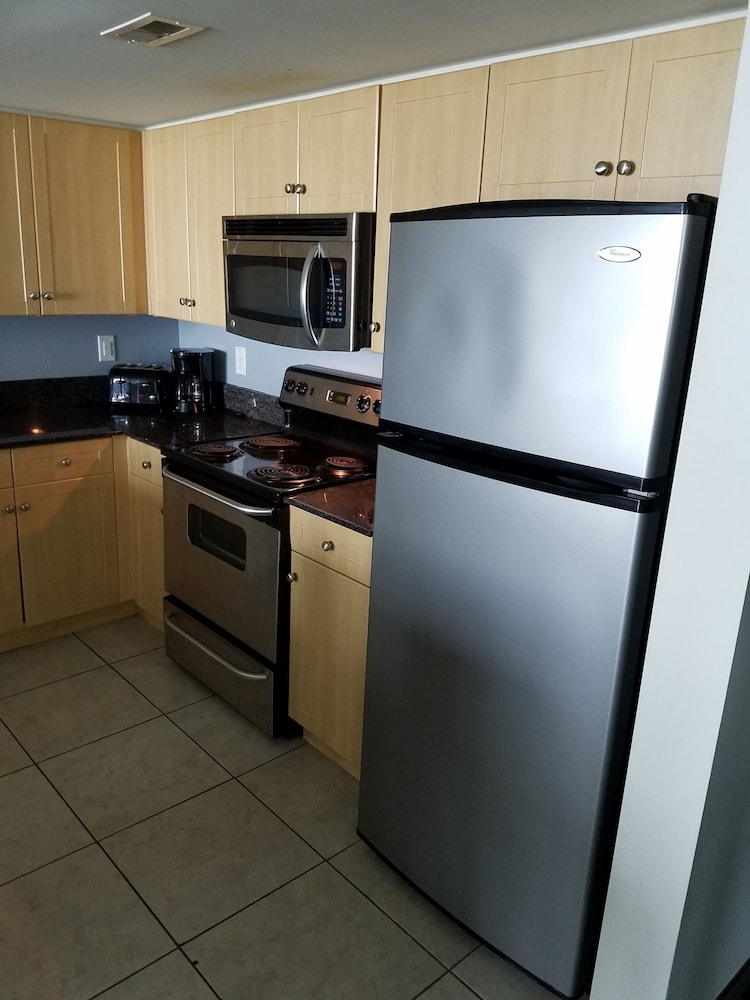 Condo, 1 Bedroom, Balcony, Ocean View - Shower Only - No Washer/Dryer photo 3