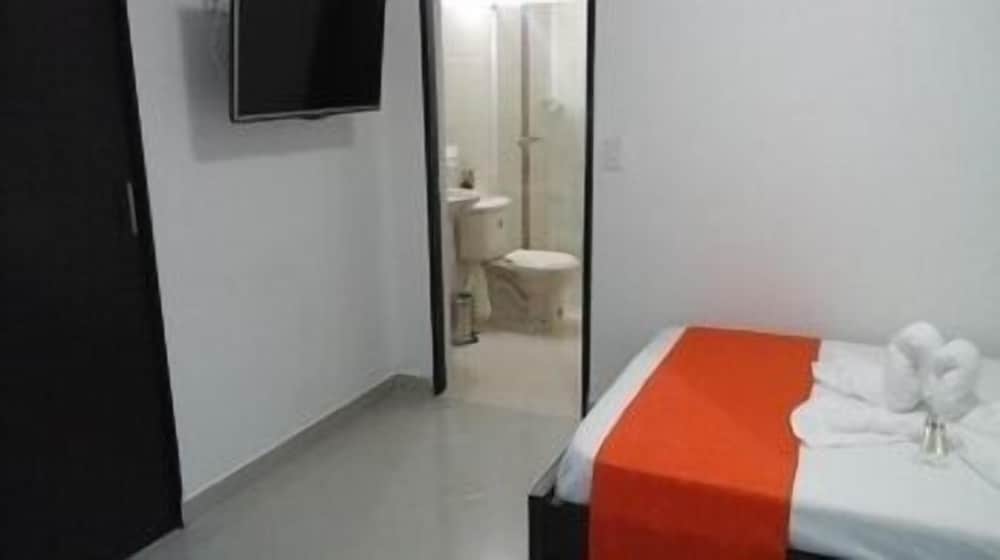 Basic Double Room, 1 Double Bed, Accessible, Private Bathroom photo 3