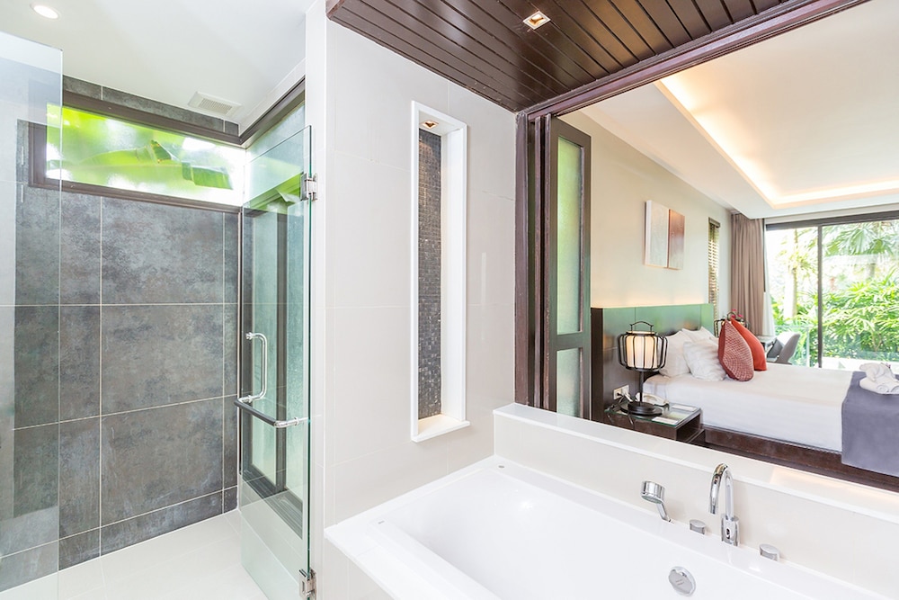 Suite, 1 Bedroom - Photo 2