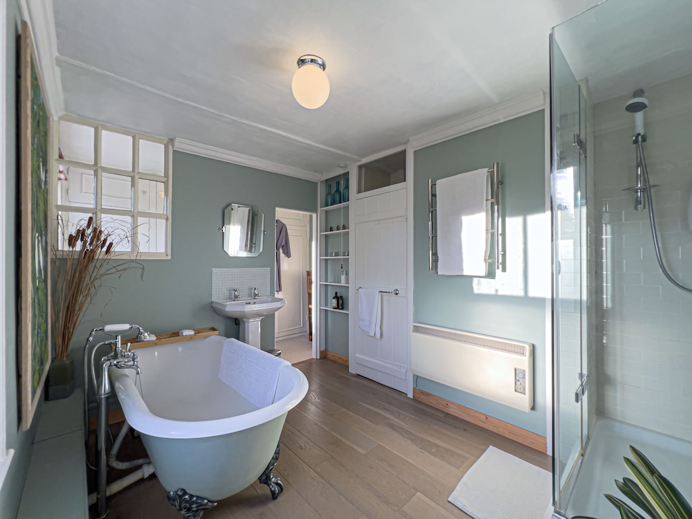 Double Room, Ensuite (Front Room) - Photo 6