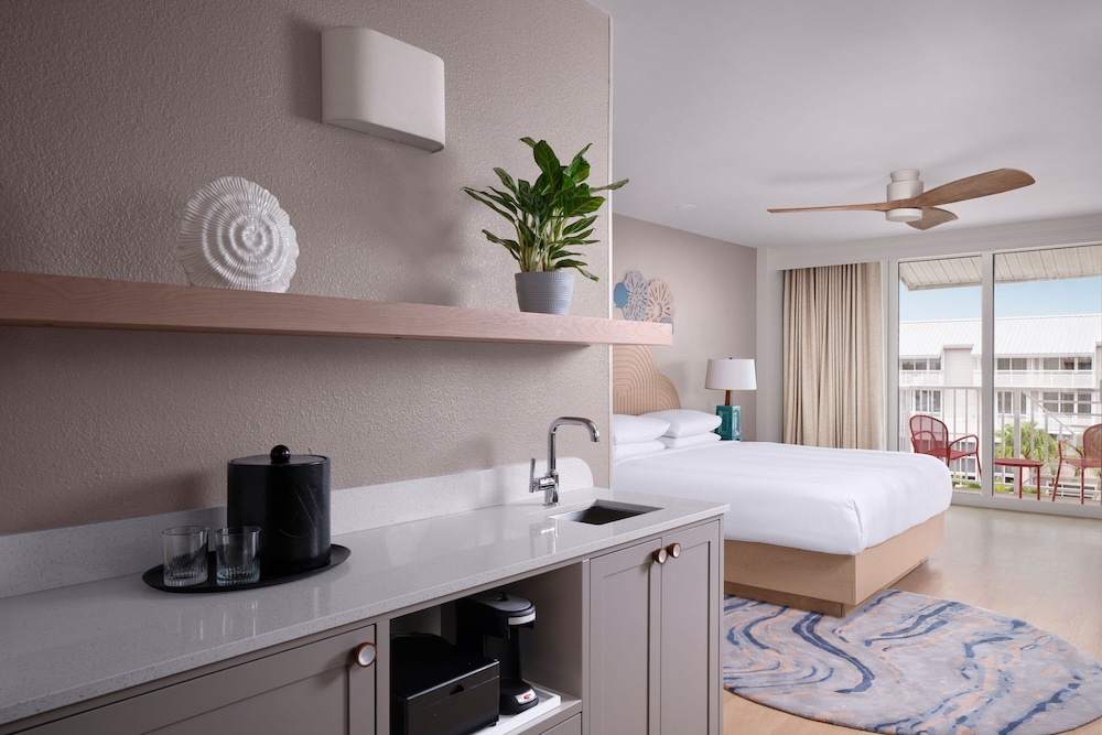 Room, 1 King Bed, Terrace - Photo 1