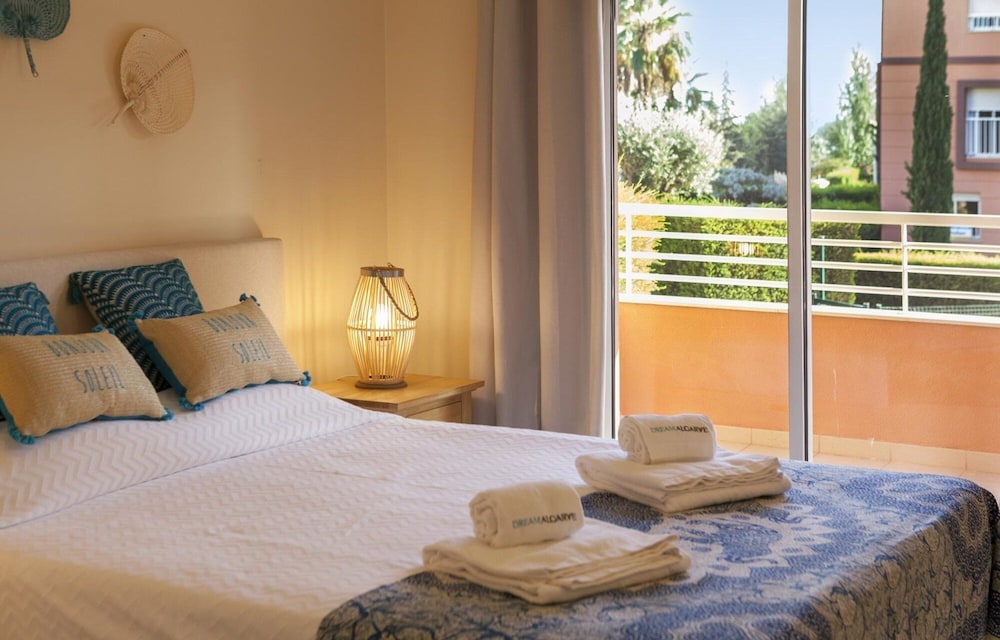 B02 - Fantastic Apartment With Pool Almost on the Sandy Beach, Photo 13