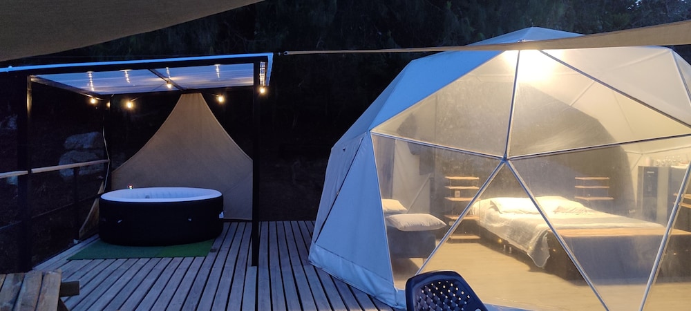 Panoramic Bungalow, Hot Tub, Mountain View photo 1