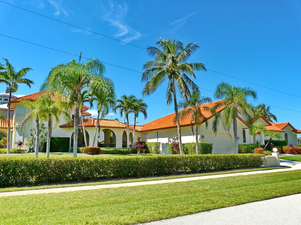 House, Multiple Beds (Unique waterfront home with pool, spa) photo 2
