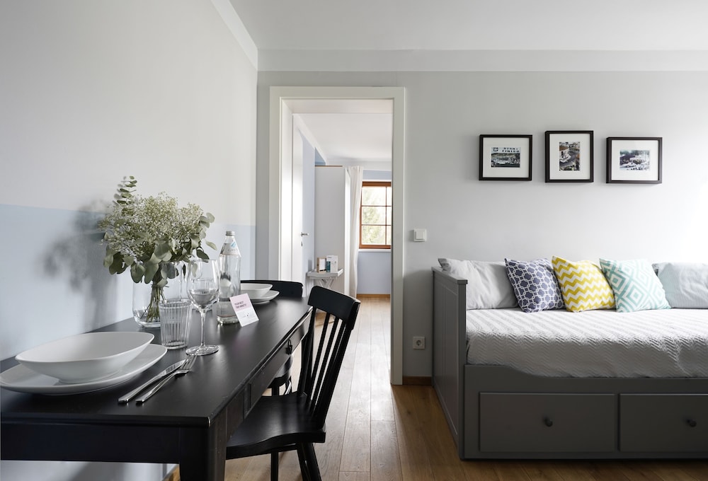 1 Bedroom Apartment with Sofa Bed - Photo 1