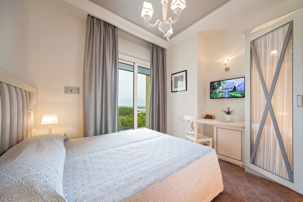Superior Double or Twin Room - Photo 2