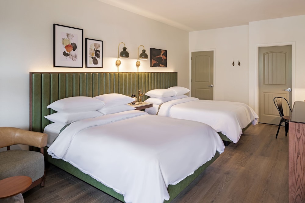 Standard Room, 2 Queen Beds (Hearing Accessible) photo 3